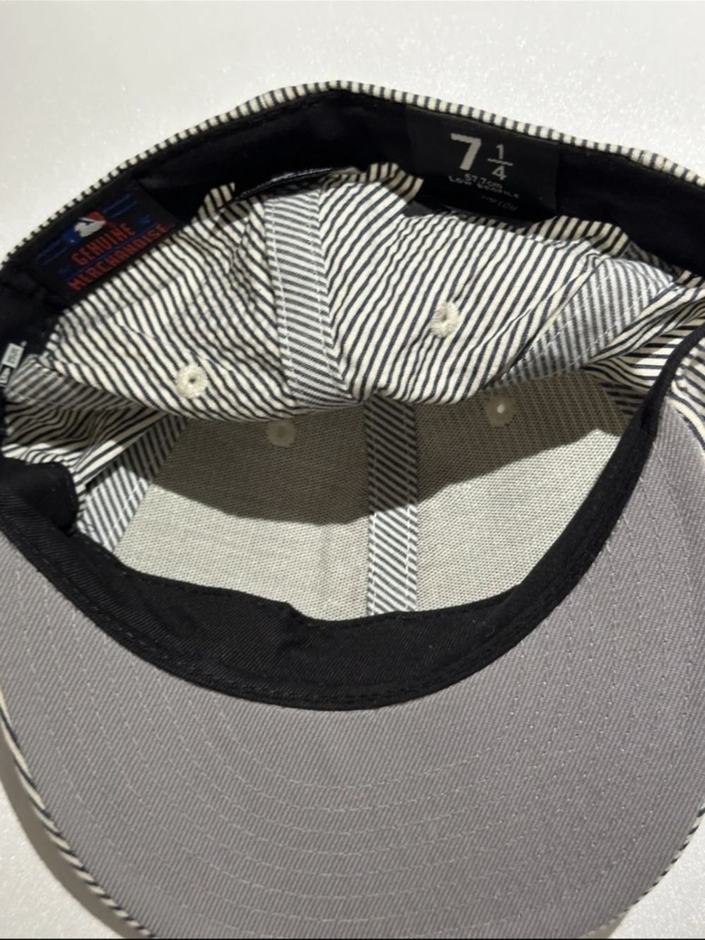 Genuine Merchandise White and Navy Striped Baseball Cap with Red 'B' Logo - Picture 7 of 12